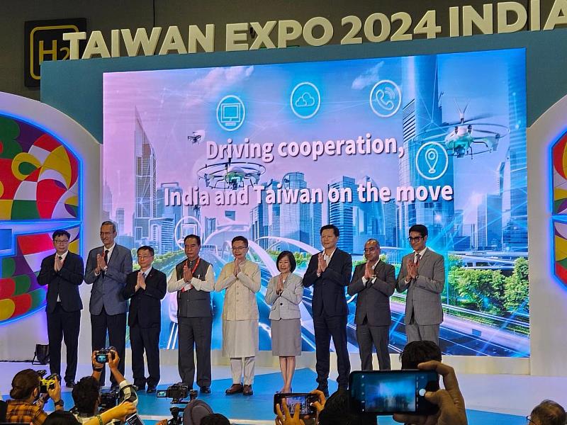 新北出口拓銷團抵達印度新德里，參加「印度臺灣形象展（Taiwan Expo India 2024）」(中：貿協董事長黃志芳、右4：國際貿易署署長江文若)。(貿協提供)