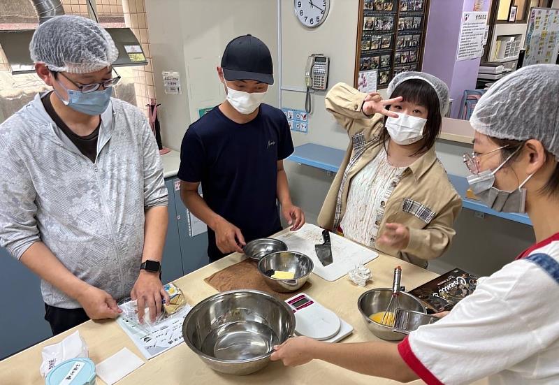 圖1.-3.竹市成立「心築會所」服務據點，協助精神障礙者穩定就業、自信生活。