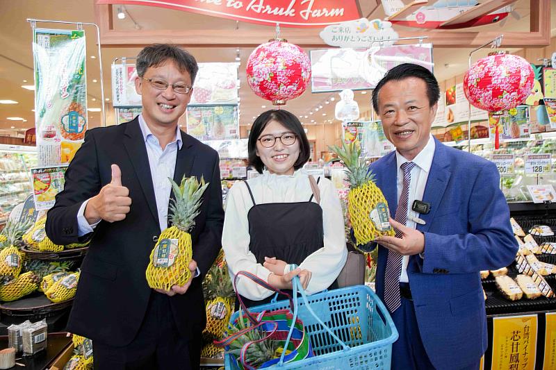 嘉義縣長翁章梁快閃日本山口縣中學推廣蜜梨鳳梨