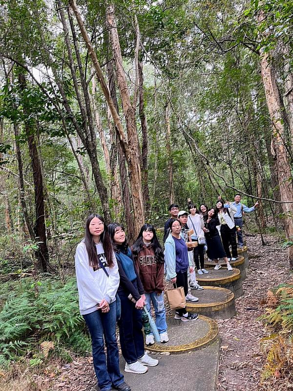 在Griffith University之bushwalking。