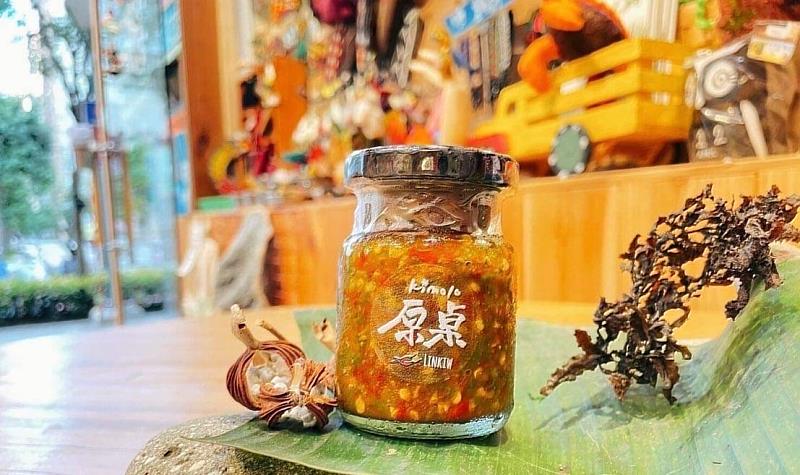 艸朱丘山上商號提案的「原桌Kimolo辣椒醬」食材源自臺灣花東特產雞心小辣椒，產品完美保留原味與香氣。