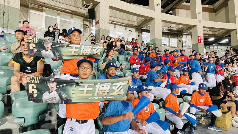 一日雙「球」！饒慶鈴縣長邀請全國鄉親來台東白天追熱氣球  晚上看棒球