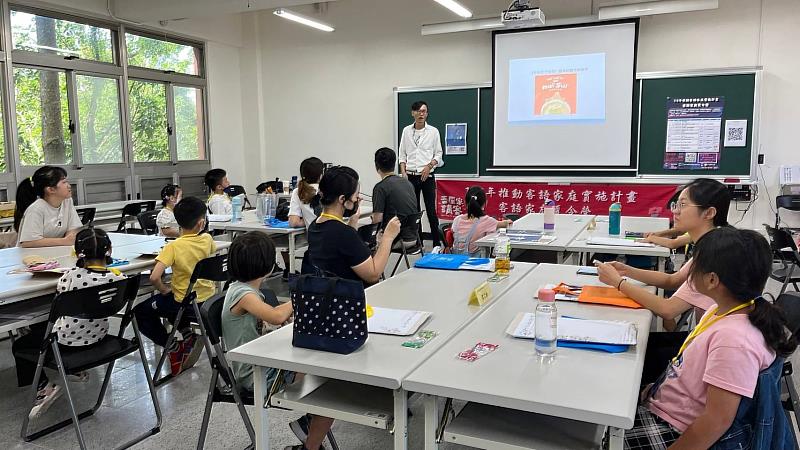 江明恭老師主持「生活客語簡單說」