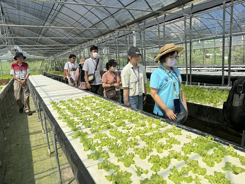 學校午餐取經 嘉縣跨縣市參訪新建央廚及食農場域