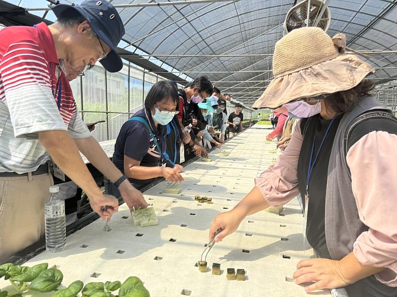 學校午餐取經 嘉縣跨縣市參訪新建央廚及食農場域