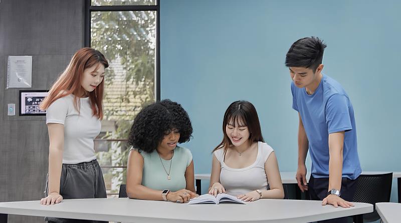 銘傳大學國際生與台灣生共學互動成效，在國科會大專生研究計畫展現亮眼成績。