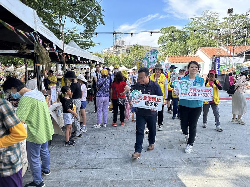 守護健康！新港衛生所踩街宣導 呼籲商家拒賣菸品給青少年