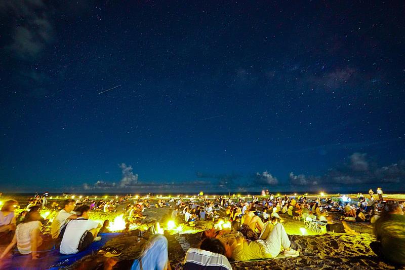 台東最美星空音樂會大武9420濱海公園登場 逾3千名民眾驚呼全國最美