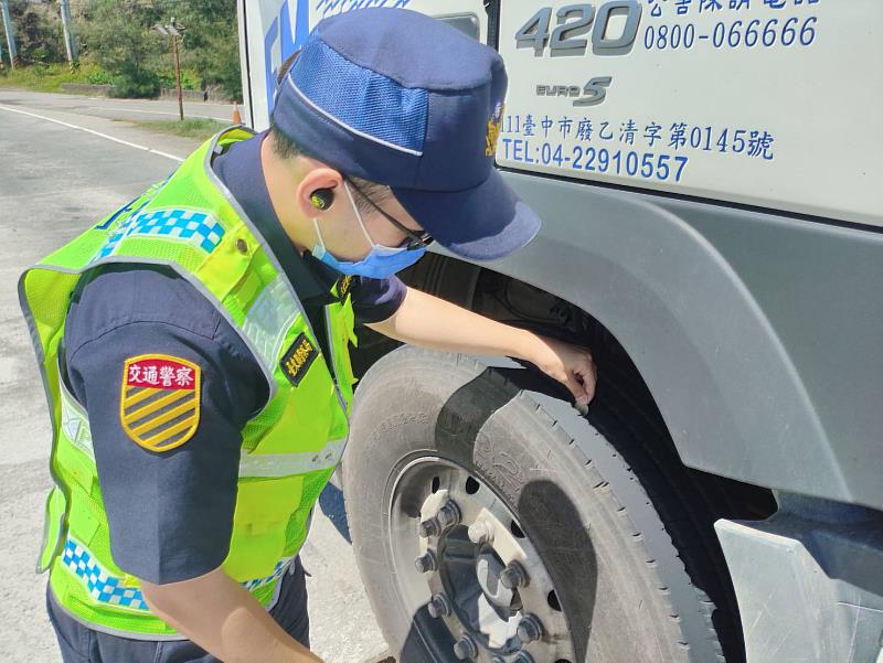 台東大武警分局強化大型車輛執法及宣導能量 維護用路人交通安全