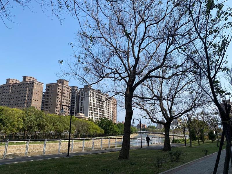 信義房屋表示，小檜溪重劃區擁有5座親水公園，綠地環繞成為此區主要特色。