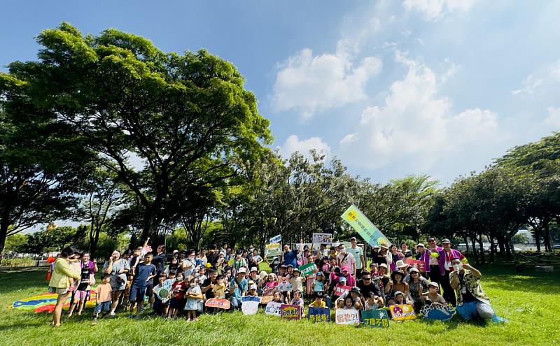 屏東縣遊戲城市的列車開到屏東市萬年公園3