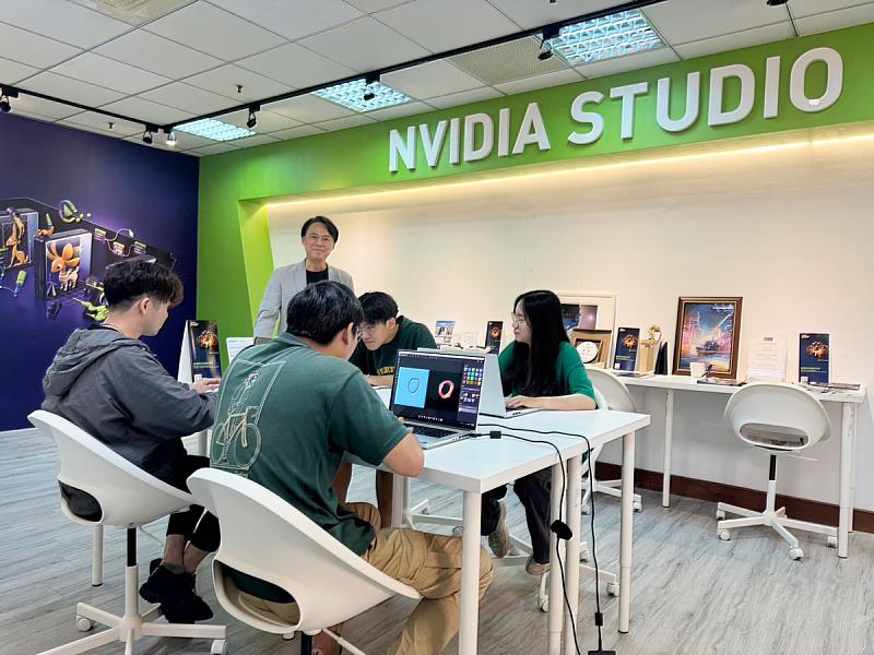 義大今年7月更再度與NVIDIA合作，設立配備先進NVIDIA Omniverse平台的Studio，作為全校9大學院X+AI進階課程發展的基石(照片來源：義守大學提供)。