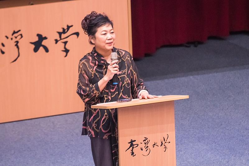 Juno Wang, CEO of the Foundation for Yunus Social Business Taiwan, giving the closing speech. (Image source: GIS Taiwan)