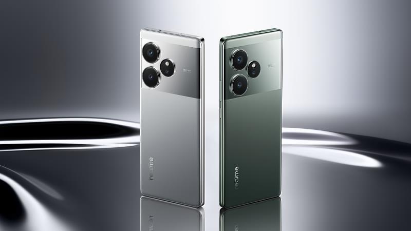 realme GT 6推出流銀、鋒綠兩色，以霧面金屬陽極氧化工藝結合亮面金屬，台灣大哥大8月1日起獨家開賣。