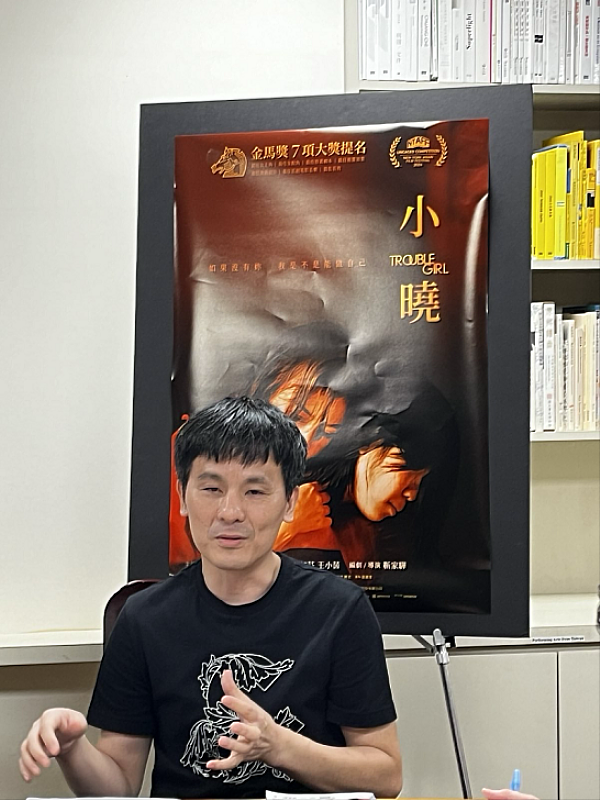 《小曉》預定7月27日在紐約亞洲影展舉辦北美首映，導演靳家驊在紐文中心與記者分享拍片過程。（紐文中心提供）