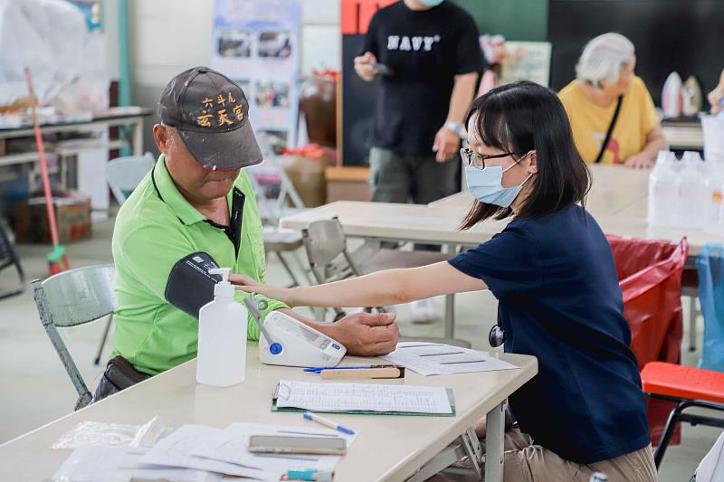 嘉義縣衛生局前往六腳鄉舉辦義診-5