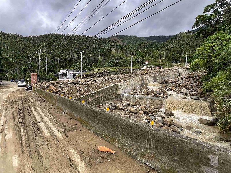 凱米豪雨土石流致災 翁章梁前往中埔勘災