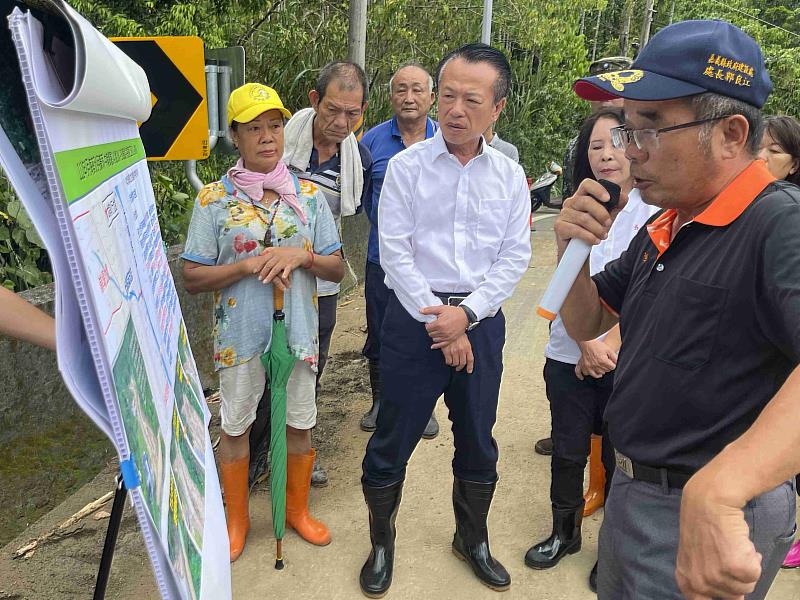 凱米豪雨土石流致災 翁章梁前往中埔勘災