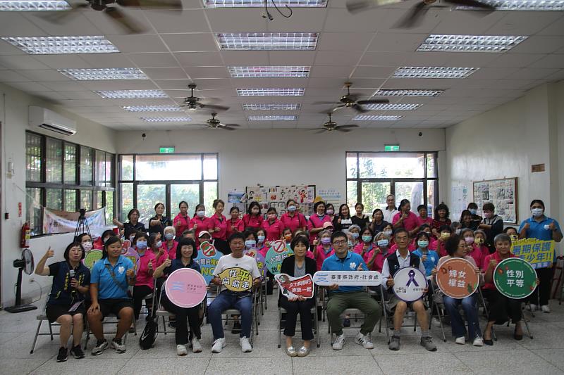 饒慶鈴推動女力向前！ 培力新住民走進社區 提供長者義剪與足部護理