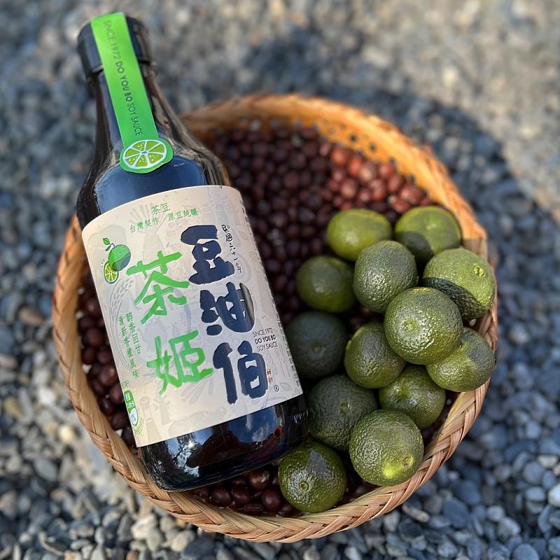 《茶姬醬油(香檬風味)　2024 Great Taste Award 三星獎》-評語新鮮柑橘和活潑的酸橙皮，非常誘人！其風味也同樣豐富複雜，甜、酸和鮮味完美平衡且用途廣泛，可以提升雞肉、米飯、魚和蔬菜等菜餚的風味，新鮮柑橘檸檬香氣喚醒感官。