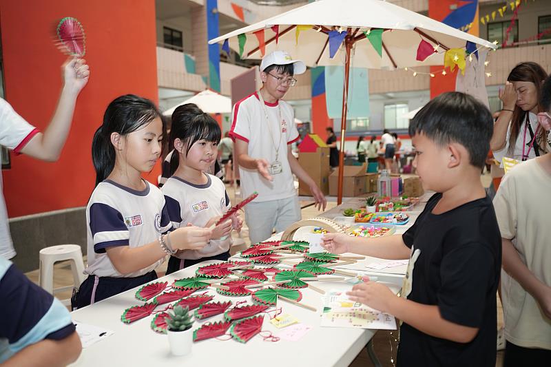 園遊會由小學生發揮創意規劃擺攤