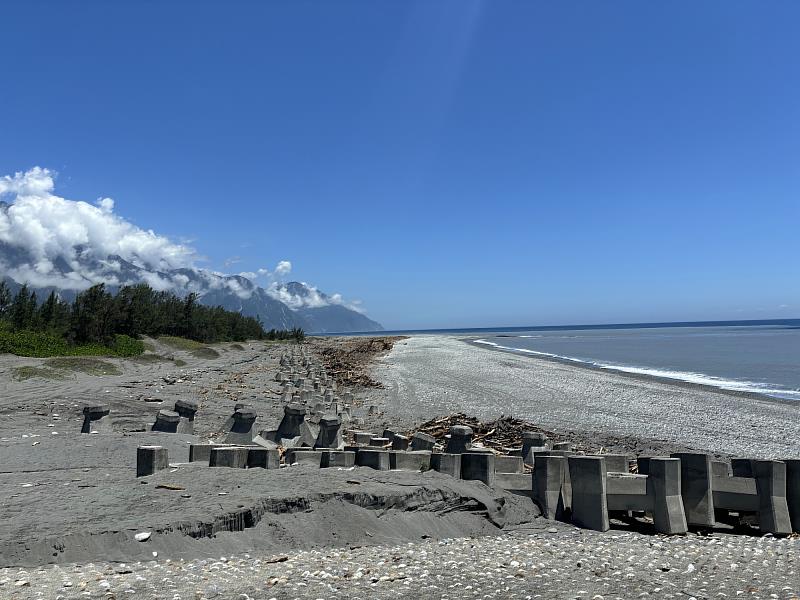 立霧溪出海口南岸漂流木