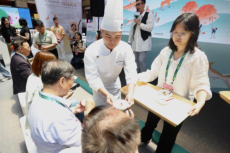 「臺灣味－流動的傳統」展館開幕安排試吃虱目魚粥，並說明虱目魚的營養價值及發展歷史。