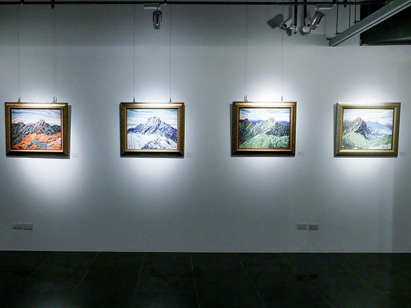 《隨景順境》展場一隅--玉山系列