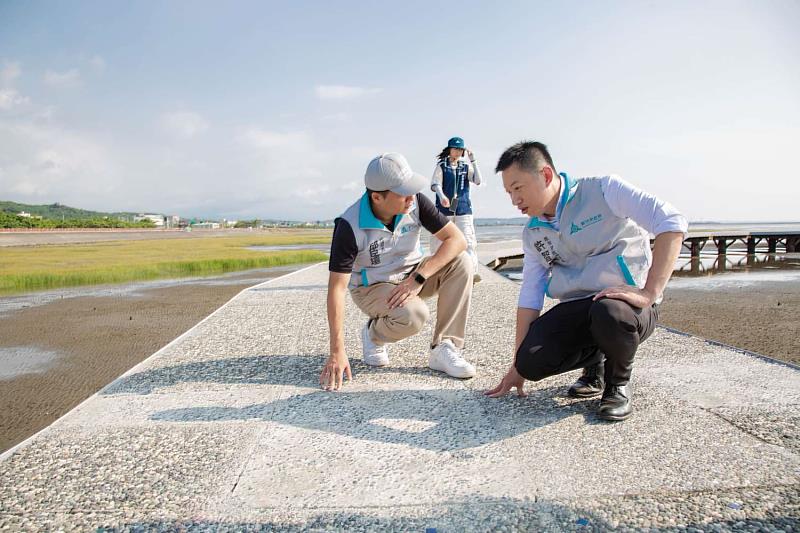 邱代理市長率市府團隊視察香山濕地賞蟹步道颱風災損修復後情況