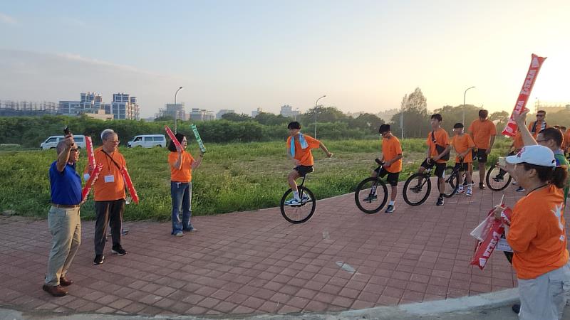 獨輪車挑戰活動鳴槍起跑