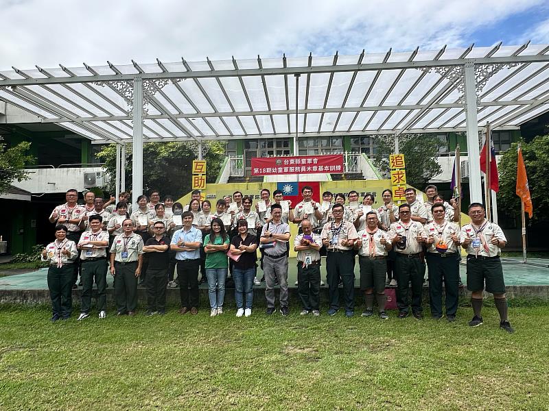 不畏風雨展現童軍精神 國中小主任儲訓班完成第18期幼童軍服務員木章基本訓練