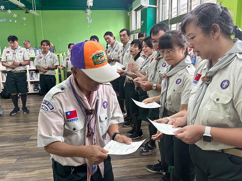 不畏風雨展現童軍精神 國中小主任儲訓班完成第18期幼童軍服務員木章基本訓練