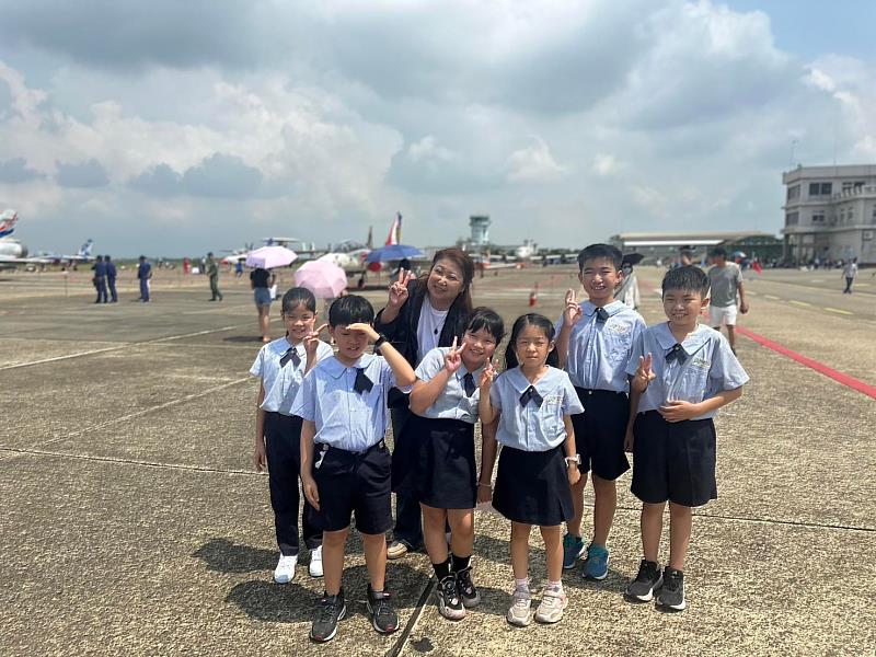 志航國小參與空軍基地開放日