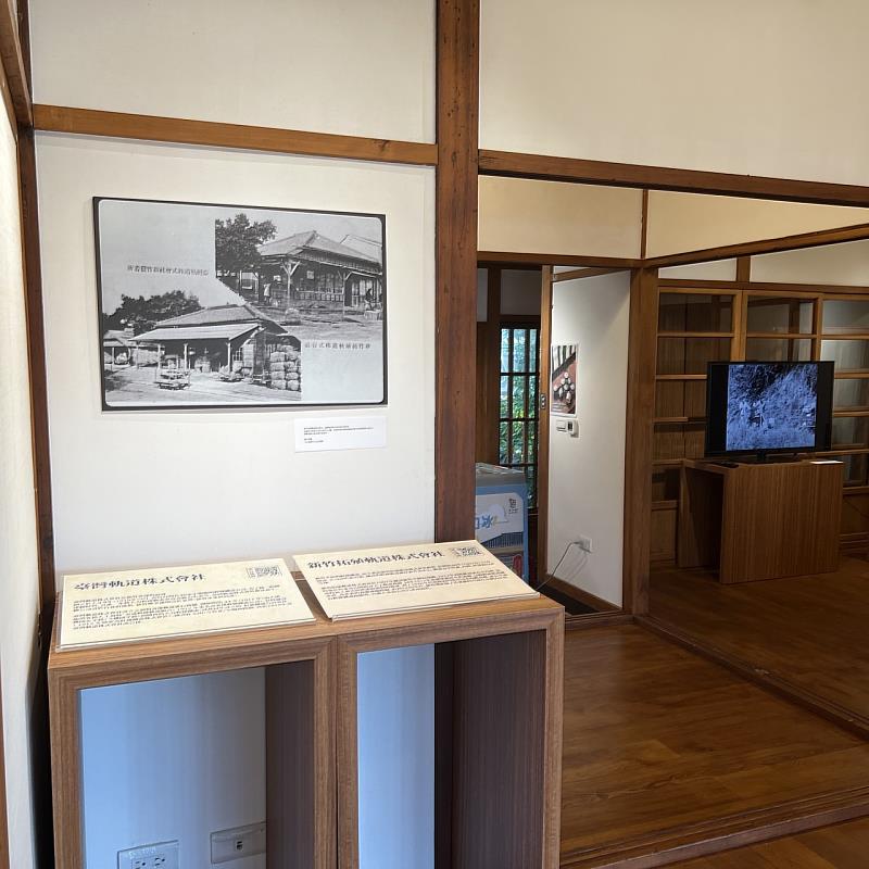 ▲下竹町當期展覽「臺車記憶－人力輕便鐵道展」，介紹台灣早期的人力輕便鐵道系統和展示珍貴的紀錄影片和照片