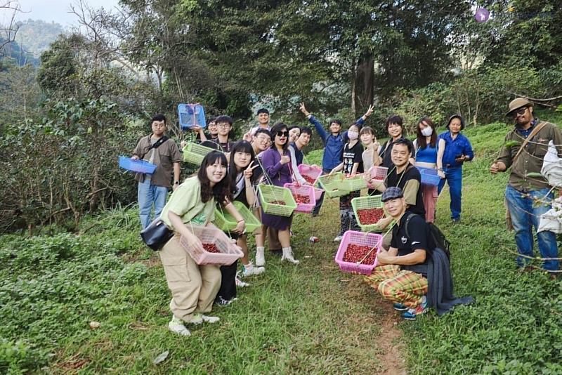 該校透過USR計畫，執行在地開發產學培訓，協助在地業者提升產業價值，並成功吸引了多名學生選擇留在中彰投地區服務和創業。