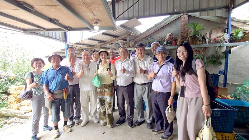 圖說：台經社孫智麗社長與台茂林冬霧董事長、中興大學鄭政峯教授、黃振文教授、黃姿碧教授、及屏科大、宜蘭大學農業學者專家 (2024/8/9 鄉野觀光農園)