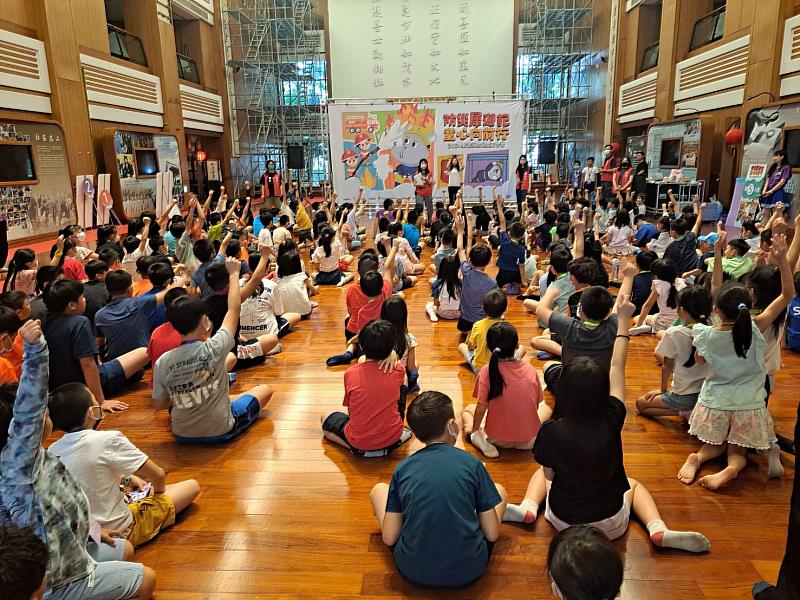 期許藉由戲劇及有獎徵答的互動方式,將小學生平日常見問題連結至品德教育核心價值,促進學童深入聯想、共鳴及反思,並啟蒙誠信及廉潔等公民素養,從而建立積極正向的人生觀。