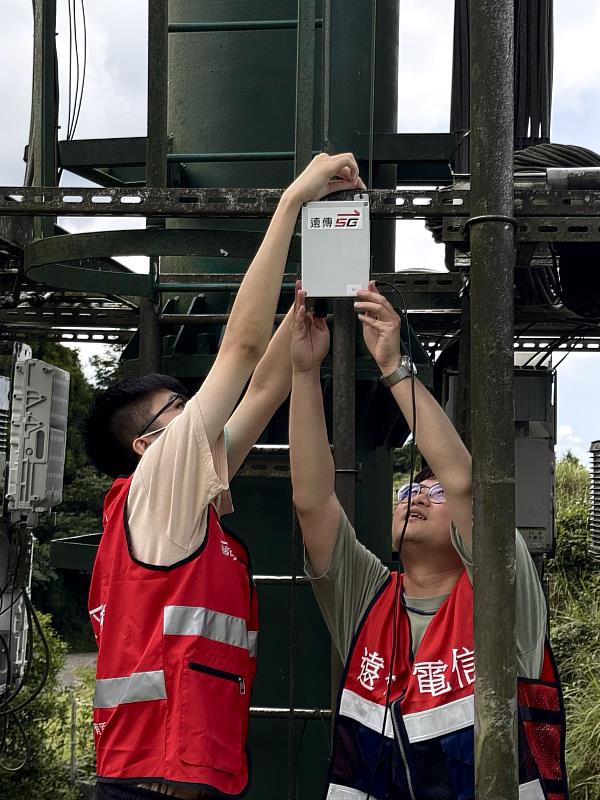 遠傳電信也無償出借中高海拔基地台供中研院研究團隊架設聲景蒐集器，解決器材供電問題。