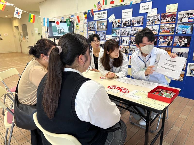 高醫大學生參與茨城縣立醫療大學參觀日，協助國際交流中心宣傳