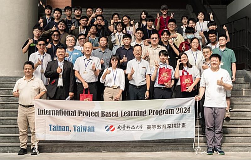 南臺科技大學主辦高教深耕International Project Base Learning (iPBL)國際共學計畫-台日菲跨國校際合作專題共學活動。該計畫自2013年由日本大阪工業大學 (OIT) 發起，今年已邁入第11年，於113年8月12日至15日由南臺科大工學院電機系、電子系與資工系共同承辦，並邀請日本大阪工業大學與菲律賓聖何塞大學 (USJ-R) 的師生，共6位教師和31位學生參與。