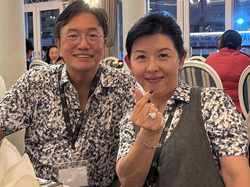 政大emba校友會理事長戴治中藉由修讀博士班,把他的實務經驗與大師教授們的學術理論相呼應,看看是否可以創造出一個模型。另外,理事長也坦言,學習讓他感到更年輕、有活力。