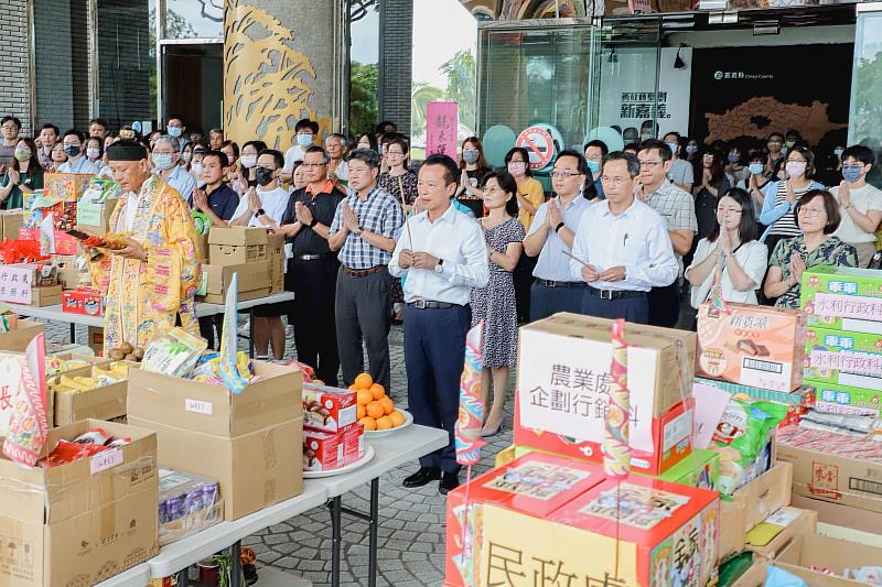 嘉義縣政府拜中元,翁章梁縣長祭祀「獸魂碑」-4
