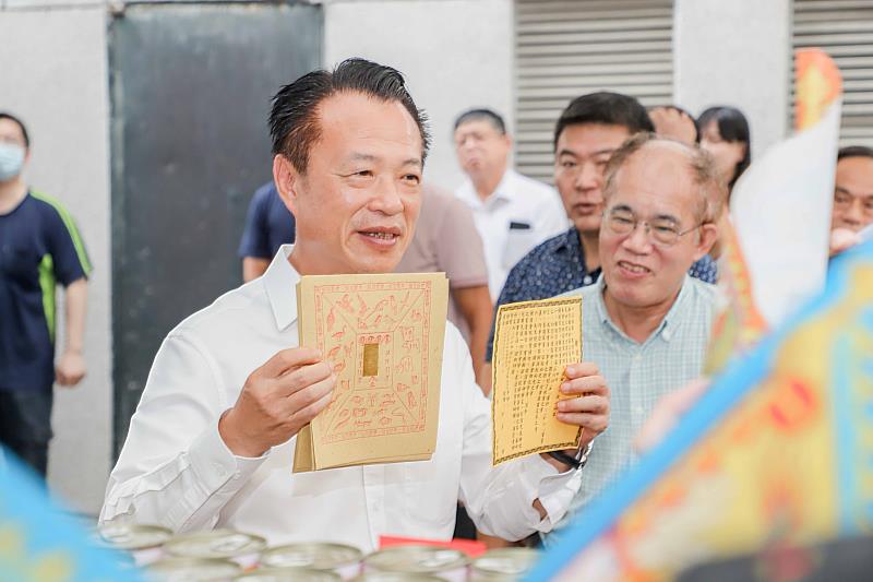 嘉義縣政府拜中元,翁章梁縣長祭祀「獸魂碑」-2
