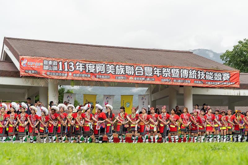 維繫傳統文化 關山鎮阿美族聯合豐年祭熱鬧展開 饒縣長親往參與並承諾積極提升原住民朋友文化與產業