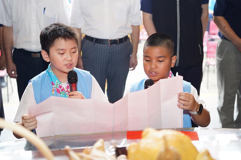 關西鎮坪林國小學童擔任開幕式祈福大典祝禱生