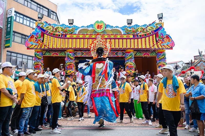 竹塹中元城隍祭遶境賑孤贊境隊伍。