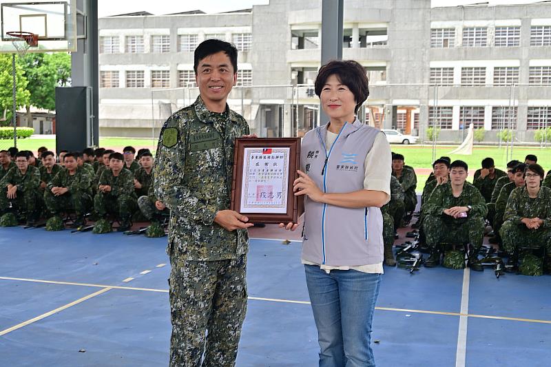 關懷臺東後備軍人教育召集訓練 饒慶鈴今頒發勞軍獎金表彰貢獻