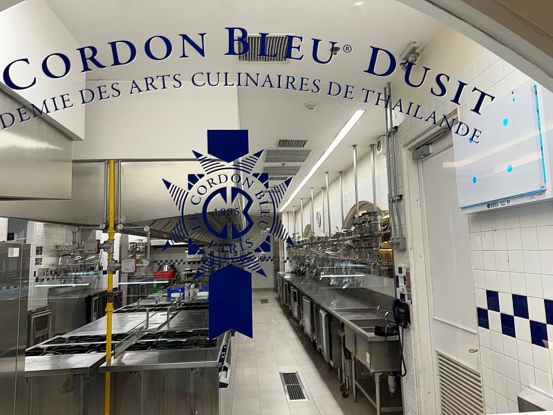 圖說：中信科大餐飲管理系主任林綉敏前往泰國藍帶廚藝學校Le Cordon Bleu Dusit Culinary School參觀教學場所。（圖/中信科技大學提供）