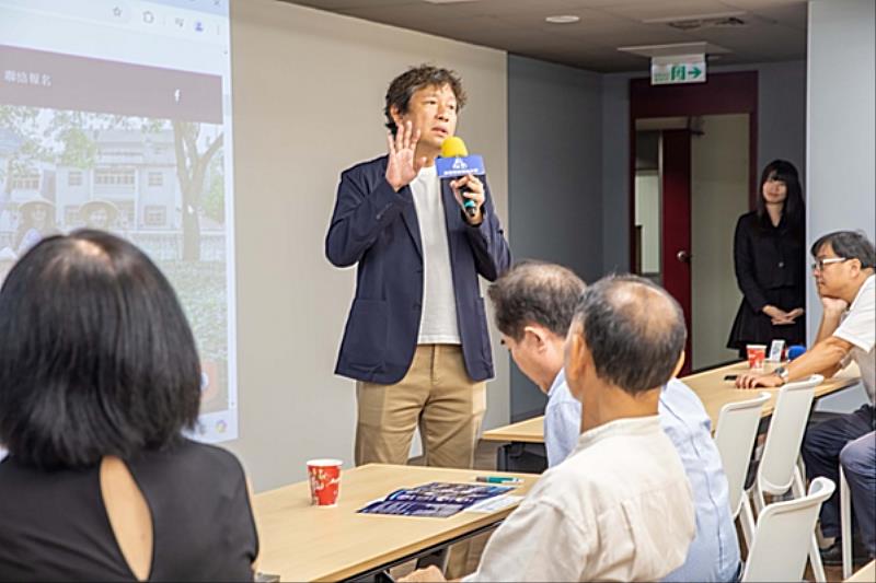 南臺關鍵領袖大學創辦人張瑞星教授親自說明課程規劃。圖/南臺關鍵領袖大學提供。