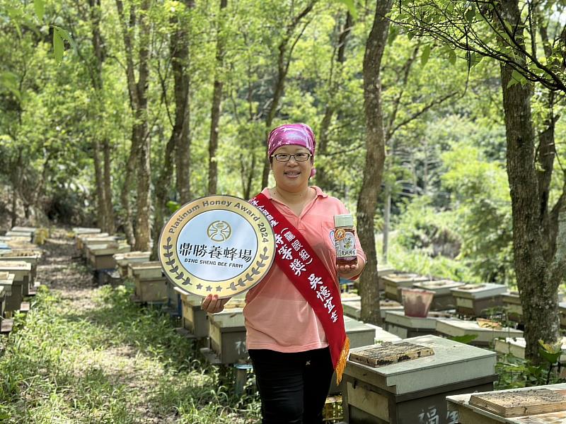 龍眼蜜特等獎的吳憶宜是今年全國唯一榮獲特等獎的女性